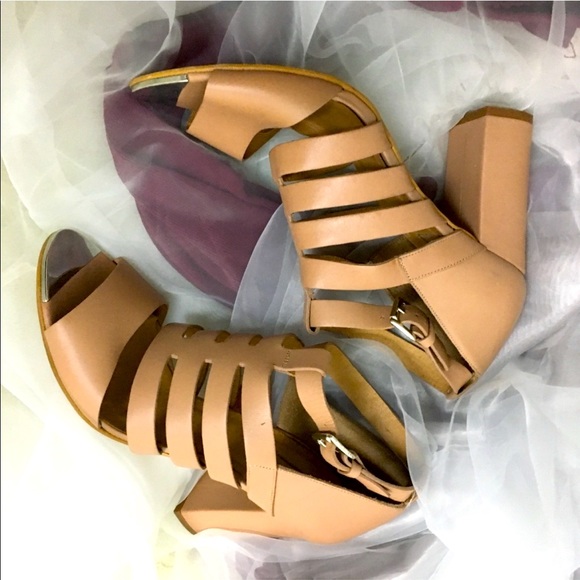 TOPSHOP METAL TIP STRAP HEELS - Picture 3 of 8